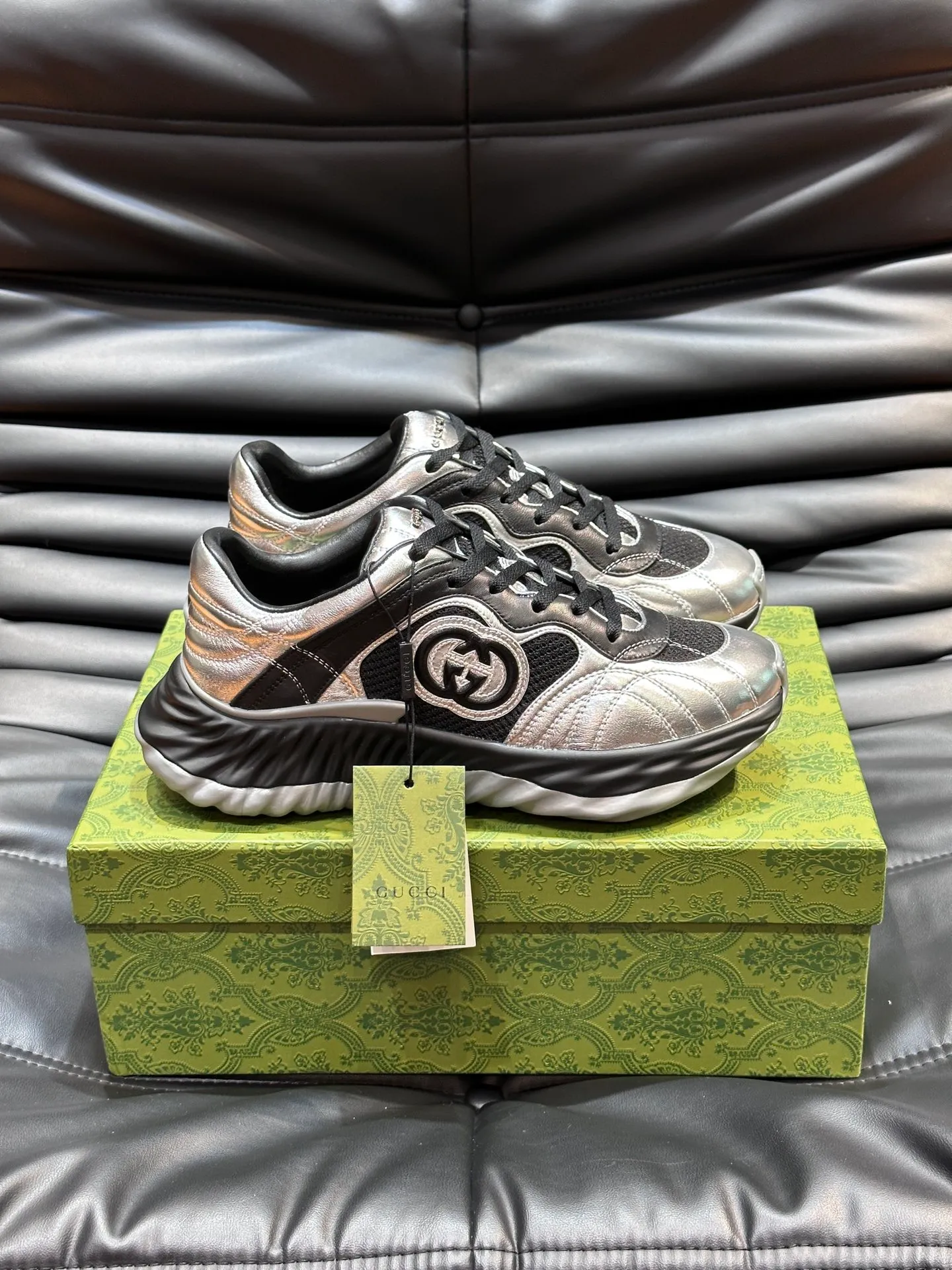 Men's Men's Shoes💰p760 "Gucc*" Ri Men's Men's Shoes💰p Men's Men's Shoes💰ple Series 2024ss👫Couple Style Casual Sports Shoes, buy the original and accurately reproduce it! Restore the quality of details, Gucci Ri men's shoes 💰p men's shoes 💰ple series sports shoes are made with innovative stitching technology to create a flowing texture like water. The leather design is paired with three-dimensional interlocking Double G leather patches and Gucci letter metal accessories, creating a free flowing texture of the entire shoe with a 3D effect. A classic and versatile piece that feels super comfortable on your feet! Female 35-40 Male 38-45